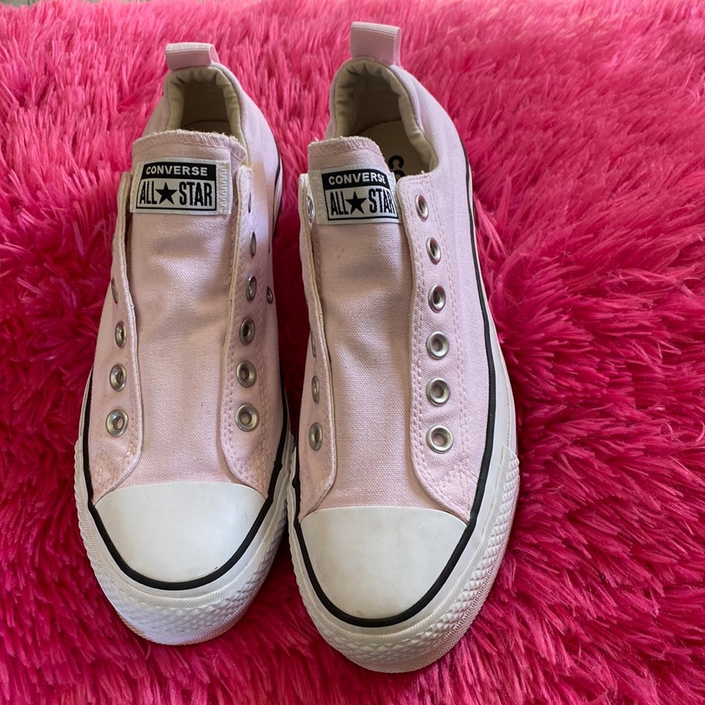 Converse tennis shoes